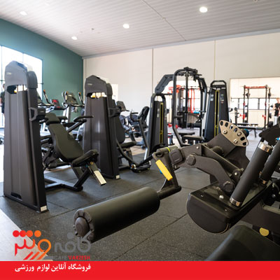 بدنسازی در خانه با دستگاه پرس سرشانه و دستگاه لت